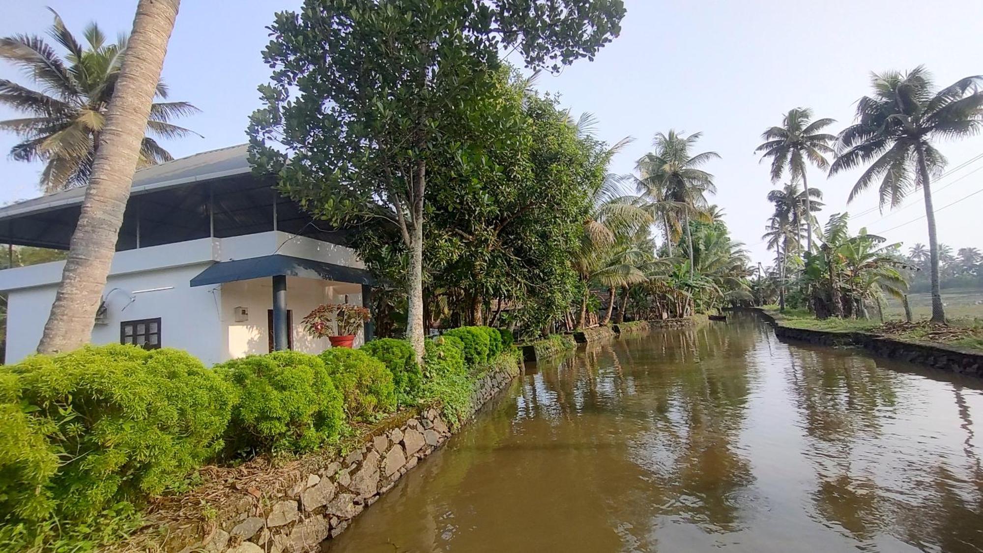 Valentine'S Rice Bowl Home Stay Alappuzha Buitenkant foto